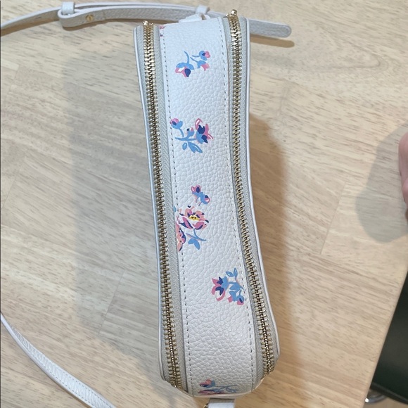 Cath Kidston Cream ditzy Floral leather camera crossbody bag - Picture 4 of 13